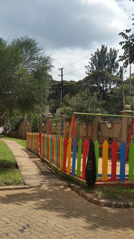 Mani'S Home Away From Home Nairobi Esterno foto